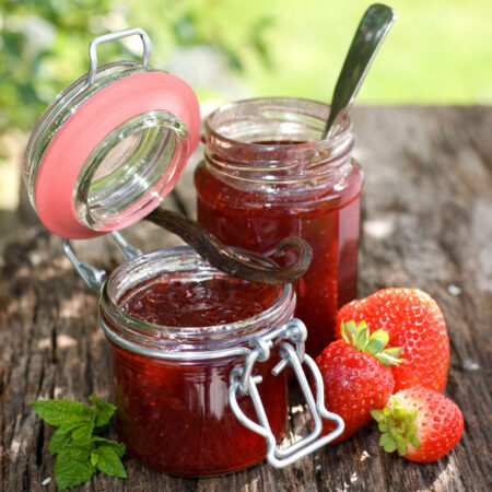 Dulceață artizanală de căpșuni – 100% naturală, din plantația noastră.
